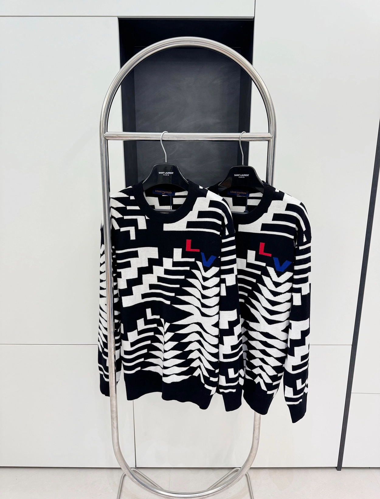 vg-루이비통-레플리카-스키-시리즈-흑백-스웨터-명품 레플리카 미러 SA급